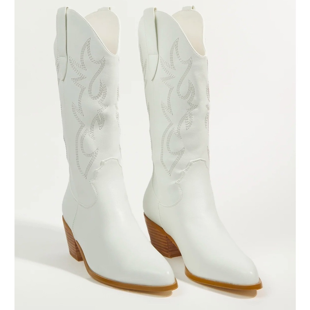 New with tags Altar’d state Dixie western boots by Billini